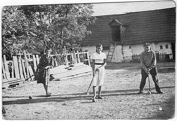 Игра в крокет на улице Пионерской, 1939-й год