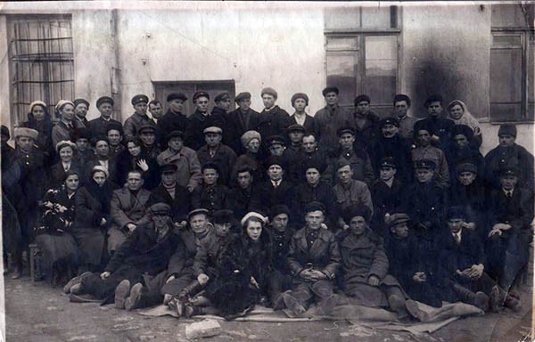 Участники семинара работников районных почтовых отделений связи Дагестана, 1946 г.