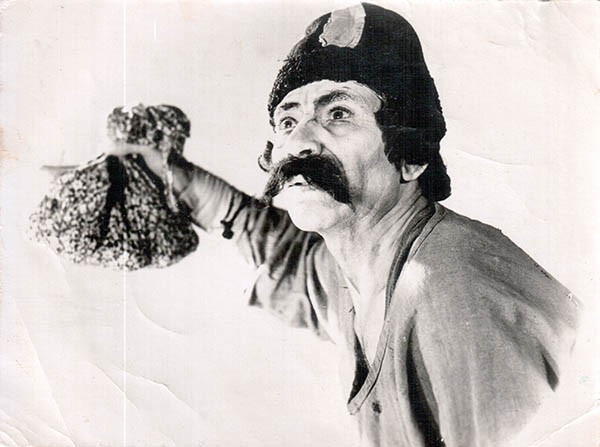Мусаил Джум-Джум в роли амбала, спектакль Мешеди ибад, 1950-е гг.