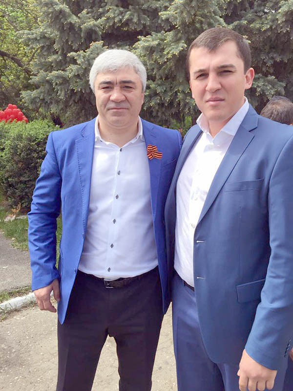 Шамиль Аташев (справа) уверен, что Буйнакску нужен новый мэр – хозяйственник