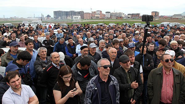 Около тысячи человек пришли выразить своё возмущение проводимой в республике земельной политикой