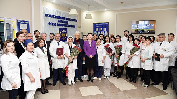 Хизри Шихсаидов в гостях у коллектива больницы