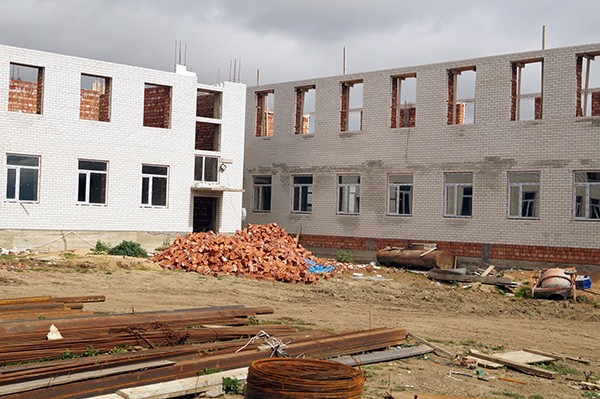 Строительство новой школы на 620 мест в Уркарахе обещает завершится в самом скором времени