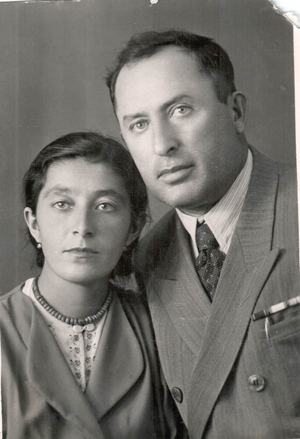 С женой Саадат, 1947 г.