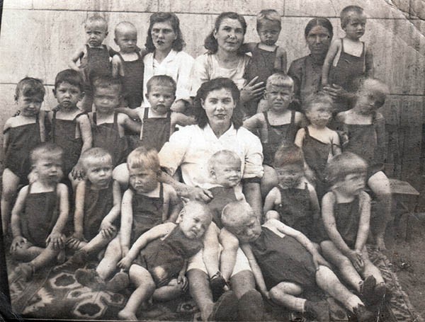 В детских яслях в Махачкале-1, 1947–1948 гг.