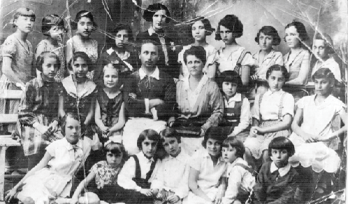 Музыкальная школа, Роза Шовкринская в нижнем ряду 2-я справа. Октябрина Шовкринская третья справа во втором ряду, 1936–1937 гг.