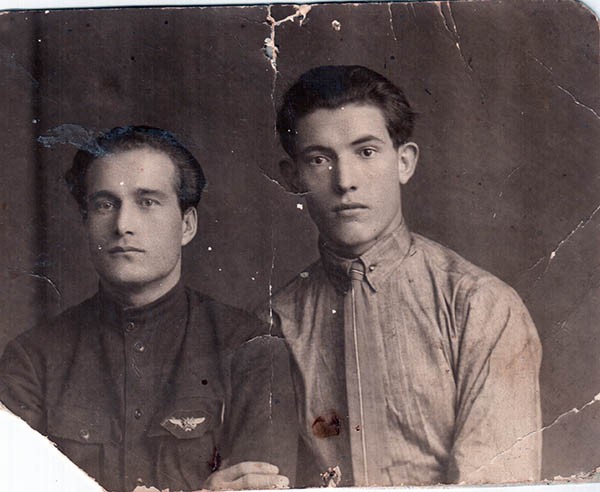 Юсуф Шовкринский (справа) с другом, начало 30-х гг.