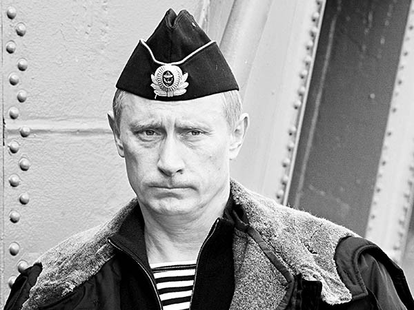 Все последние годы Владимир Путин продолжает оказывать серьёзное доверие боевым офицерам