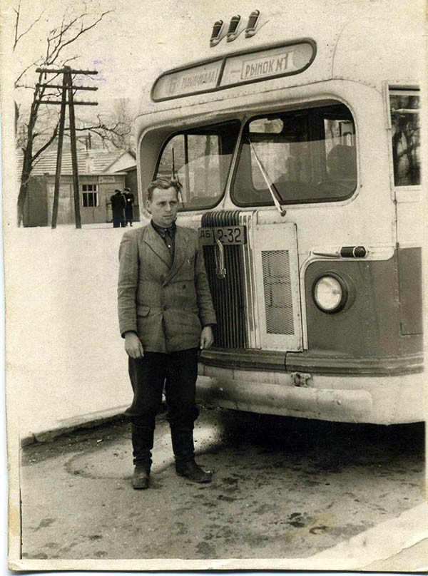 Вячеслав Головаченко (папа). Автобусная остановка «Рынок», 1952 г.