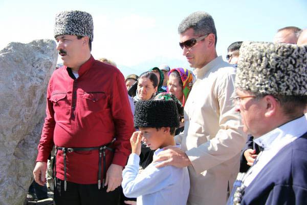 Рамазан Абдулатипов и Зиявудин Магомедов на церемонии закладки камня курорта Матлас