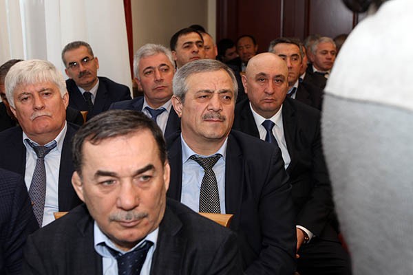 Гаджи Айдиева (первый слева) чуть было не ликвидировали, но помиловали: пригрозили увольнением