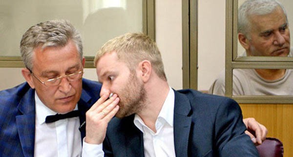 Владимир Постанюк (слева) не теряет надежды на оправдание Амирова