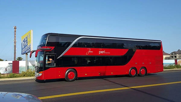 Новый комфортабельный автобус – подарок группы компаний «Сумма» и благотворительного фонда «Пери» – решил многие проблемы гастрольных поездок ансамбля