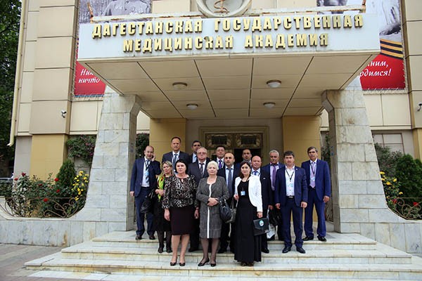 Ректор ДГМУ С. Н. Маммаев с представителями медицинского кластера СКФО