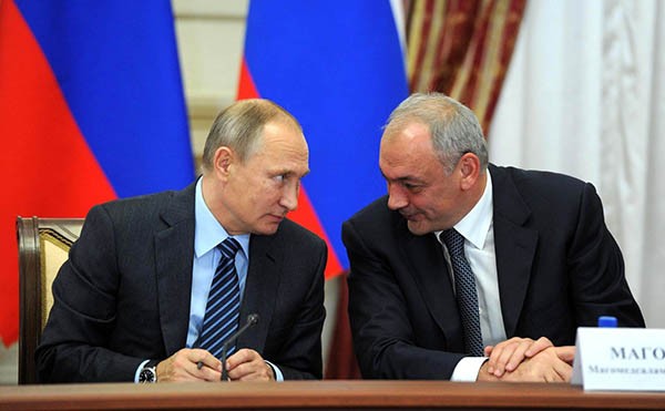 Владимир Путин и Магомедсалам Магомедов разговаривали в спокойном режиме...