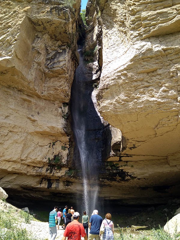 Уникальную природу Гунибского района  поддерживают потрясающие водопады