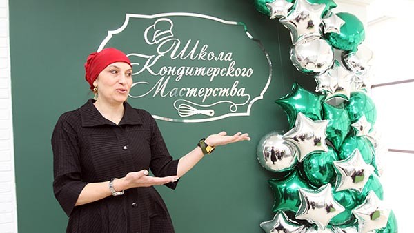 Преподаватель школы Зарема Айданова