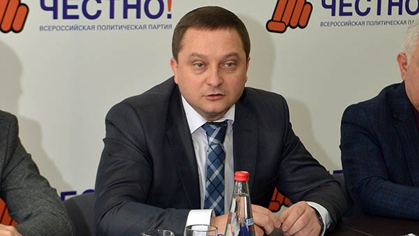 Председатель федерального совета партии «Честно» Роман Худяков