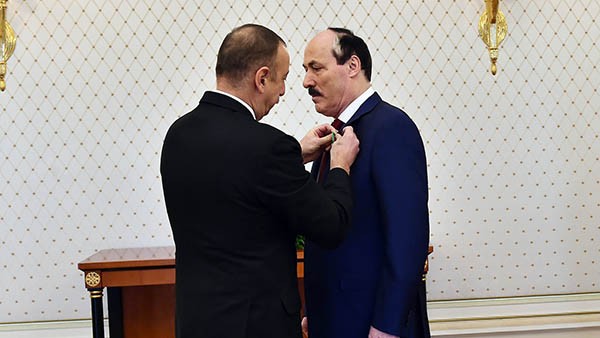 Абдулатипов сумел подружиться с Алиевым так, что получил орден «Дружбы» АР 