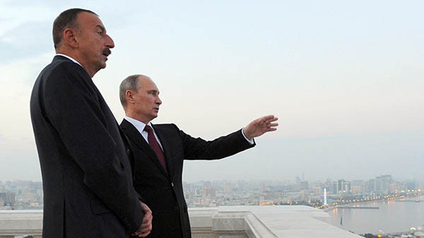 Владимир Путин показал Ильхаму Алиеву перспективу в виде «Дагестана»...