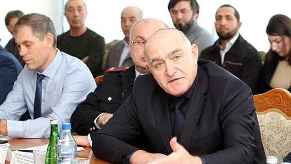 Алибек Алиев припомнил Минтрансу РД  вышедшие из строя автобусы «Метан»