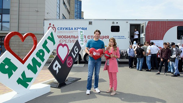 День донора поддержали Эдгард Запашный и Юлия Барановская