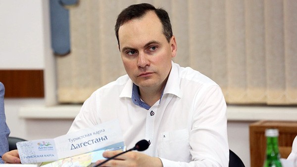Артём Здунов уже давно не турист в Дагестане и хорошо знает, как ему говорить с местными депутатами