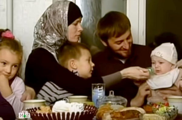 В конце 2012 года НТВ показало Саситлинского как образец семейных ценностей