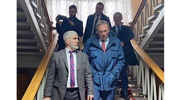 Борис Титов и Алиасхаб Шабанов на лестнице дагестанской власти