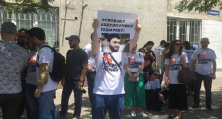 Одиночные пикеты в поддержку Абдулмумина Гаджиева шли с момента его задержания