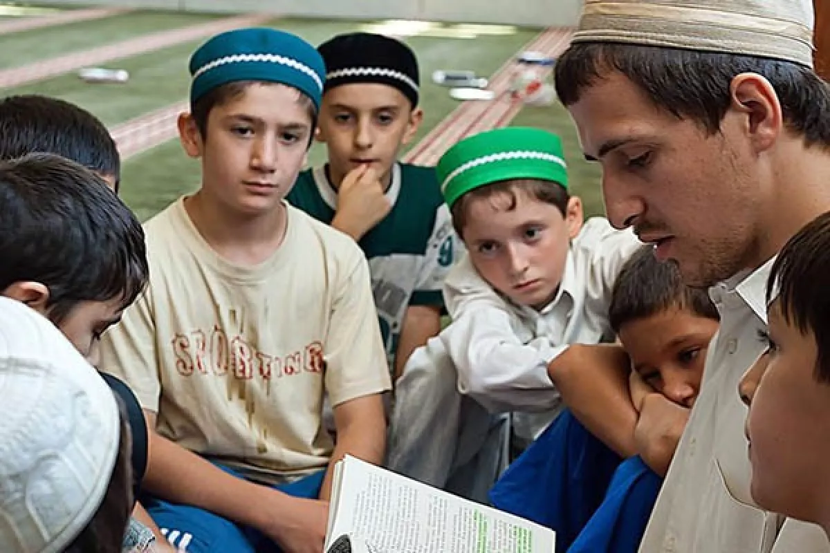 Подвиги мусульман. Мусульманские дети. Мусульманские дети в мечети. Исламское воспитание. Молодёжь в Исламе.