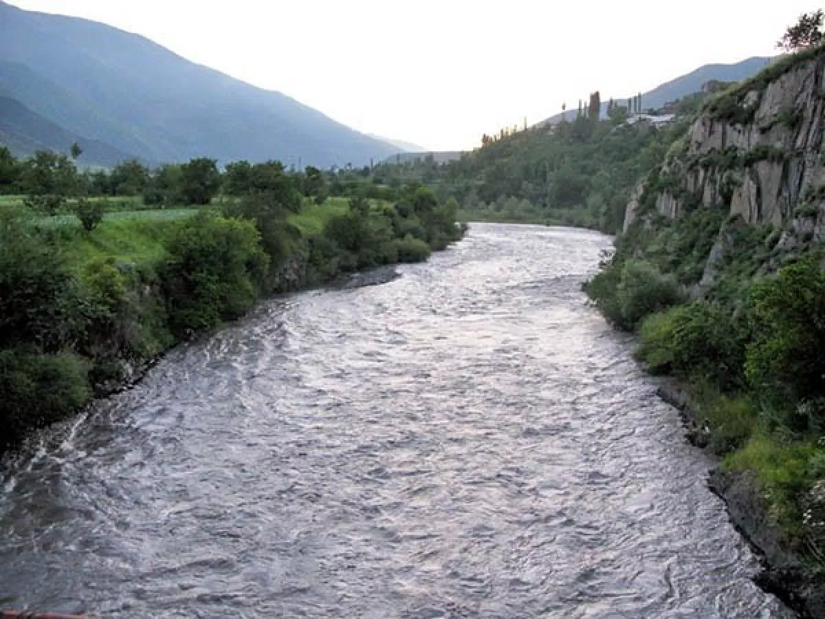 Самур азербайджан. Река Самур в Дагестане. Река Самур реки Дагестана. Долина реки Самур. Река Самур в Азербайджане.