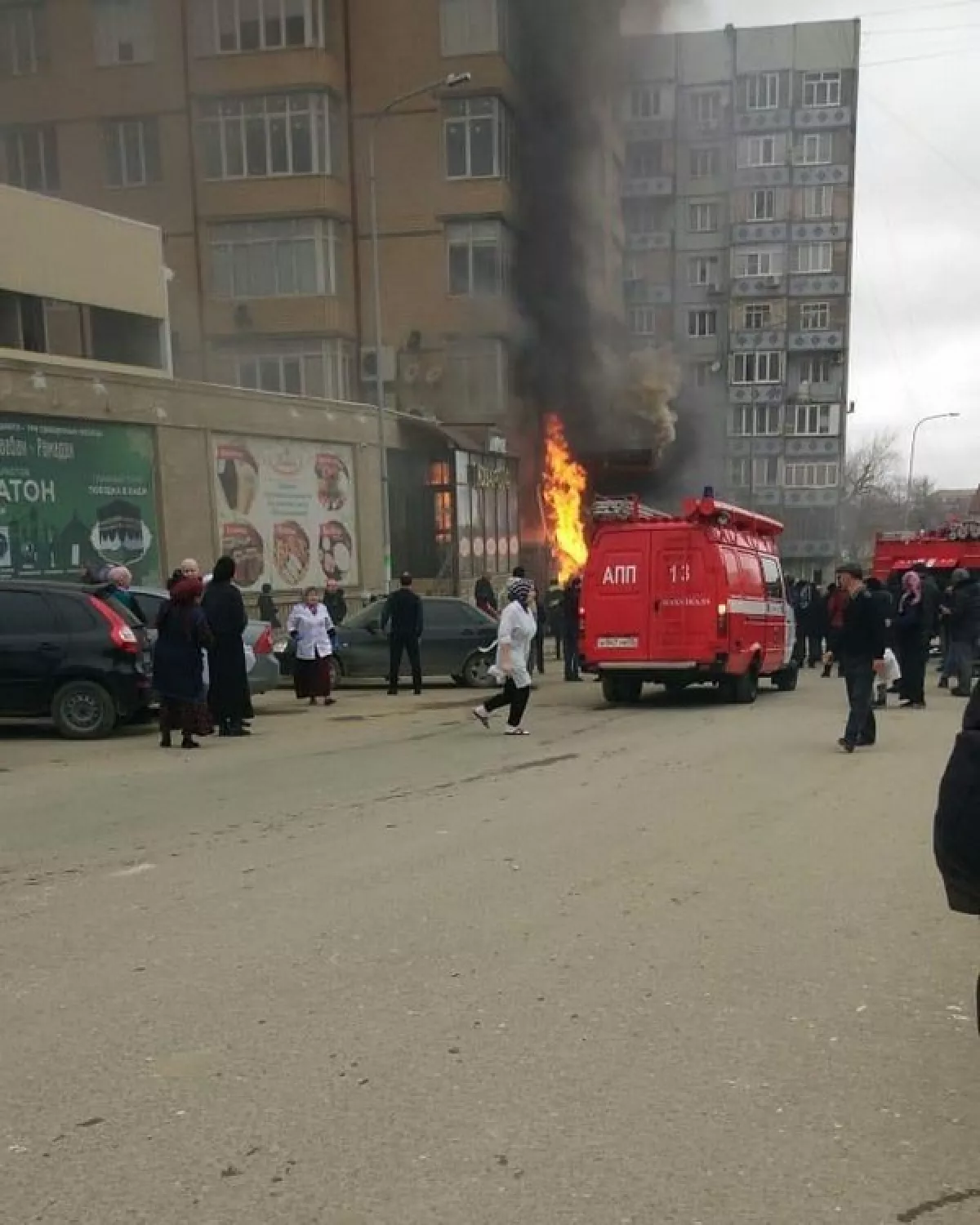 Махачкала что произошло. Улица Хуршилова в Махачкале. Хуршилова Махачкала Акушинского. Парк на Хуршилова в Махачкале. Улица Хуршилова в Махачкале 2012.