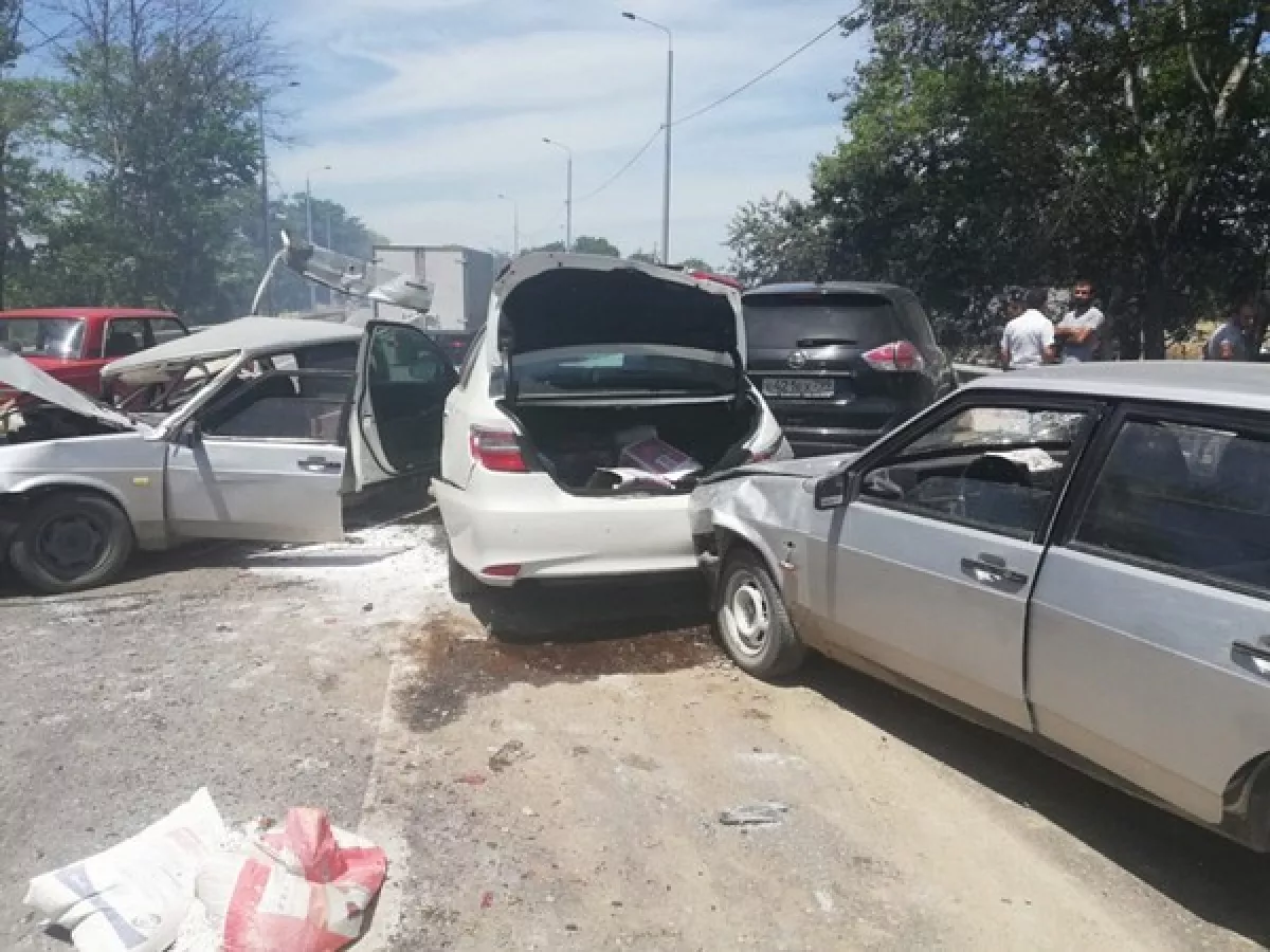 Дагестан что случилось сегодня новости. Авария в Дагестане Дербентский район. Маленькое ДТП В Дагестане. Сегодняшняя авария в Дербентском районе.